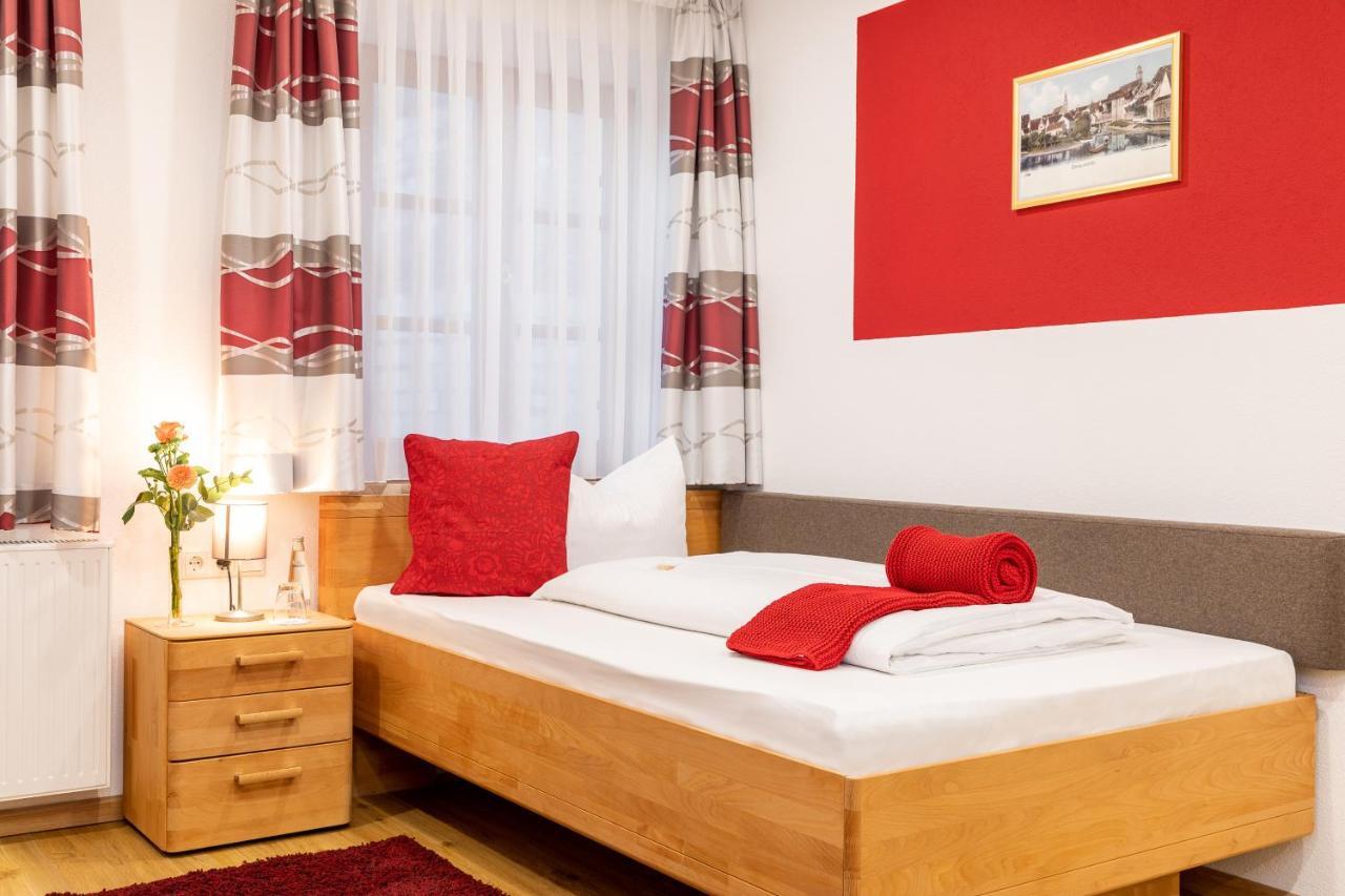 Hotel Restaurant Goldener Hirsch Donauwörth Esterno foto